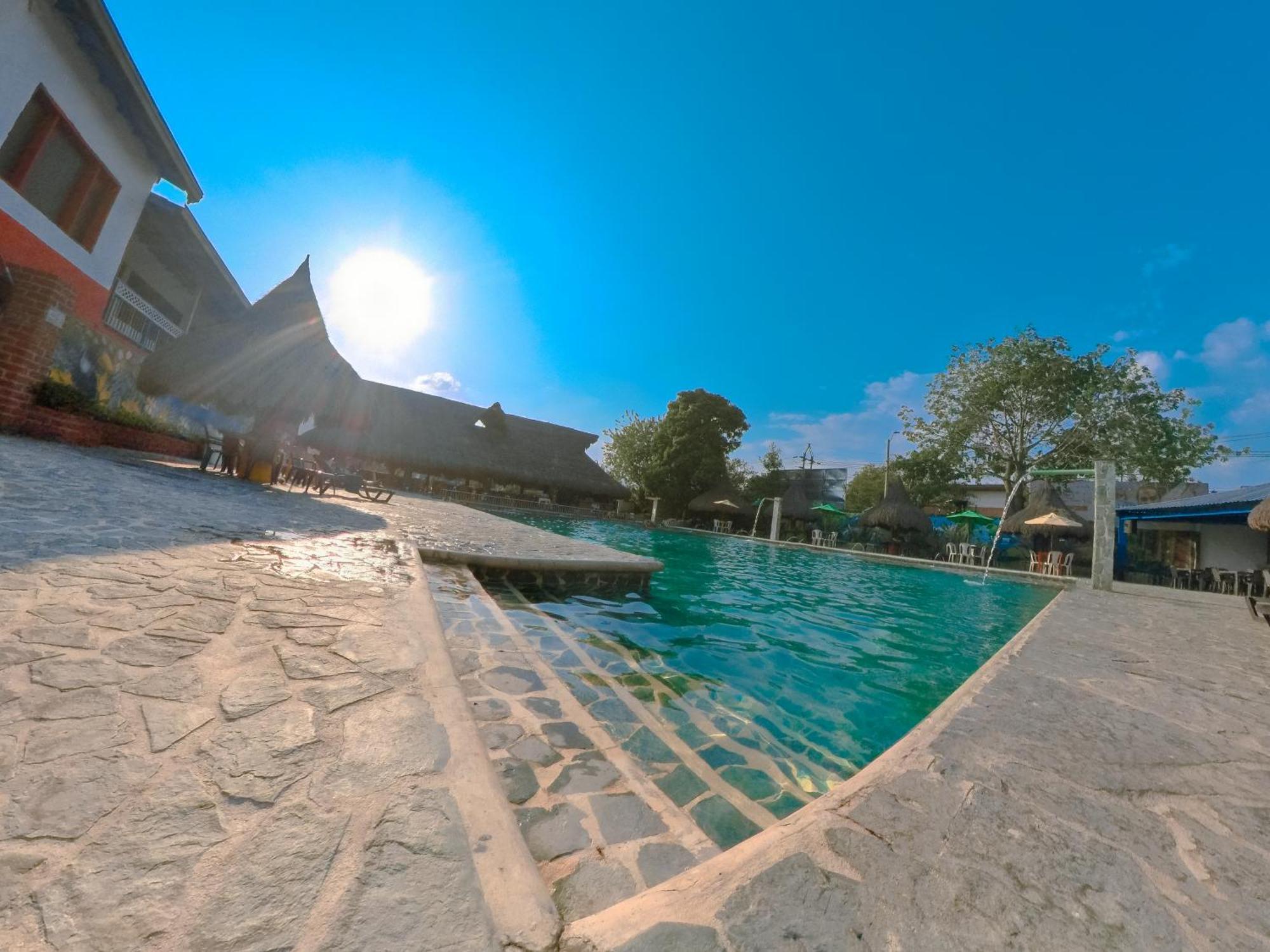 Hotel Acuarela Del Rio サンタ・フェ・デ・アンティオキア エクステリア 写真