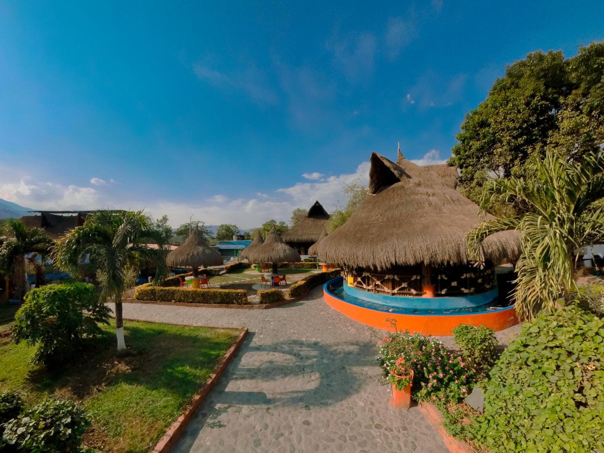 Hotel Acuarela Del Rio サンタ・フェ・デ・アンティオキア エクステリア 写真