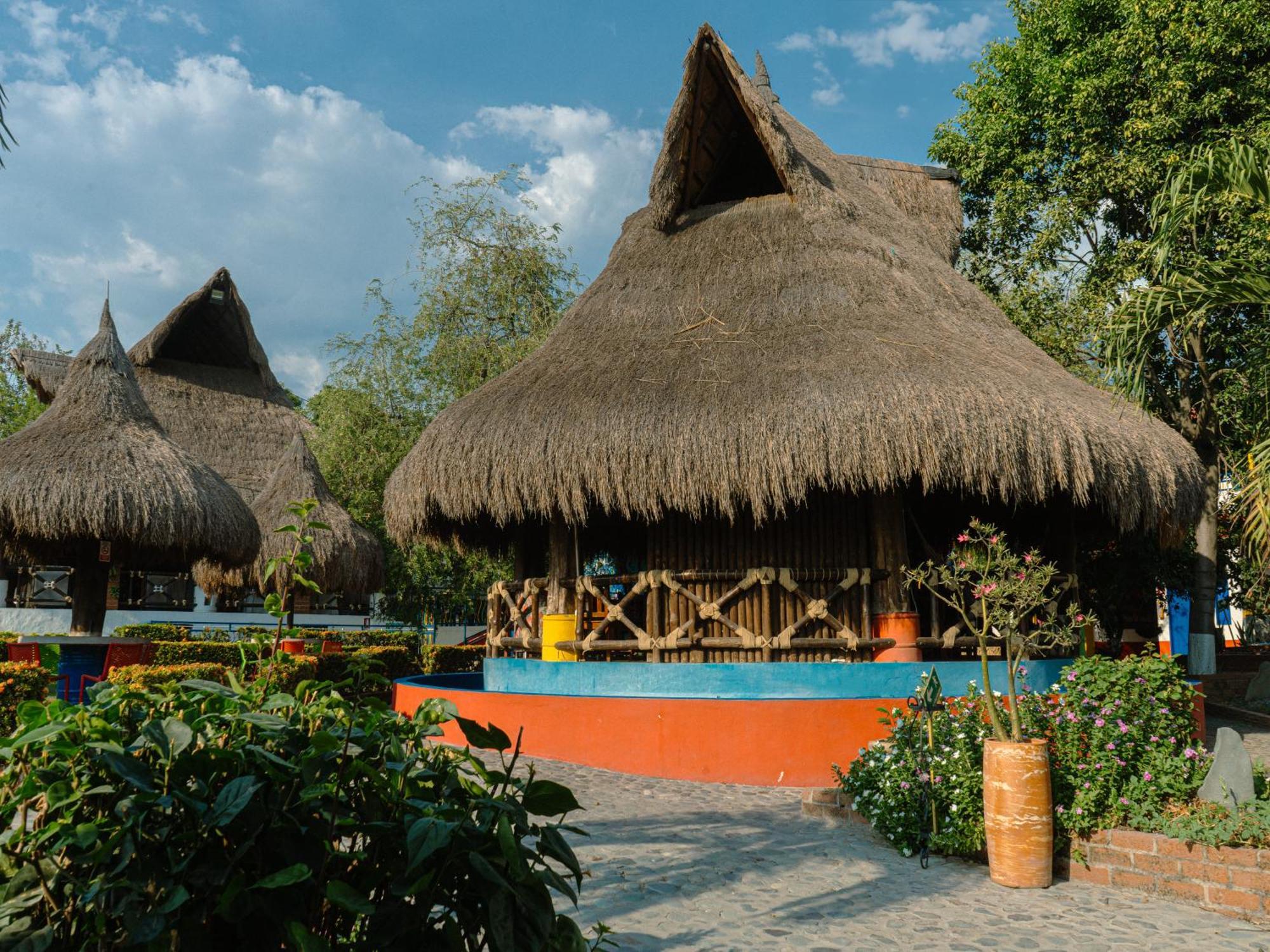 Hotel Acuarela Del Rio サンタ・フェ・デ・アンティオキア エクステリア 写真