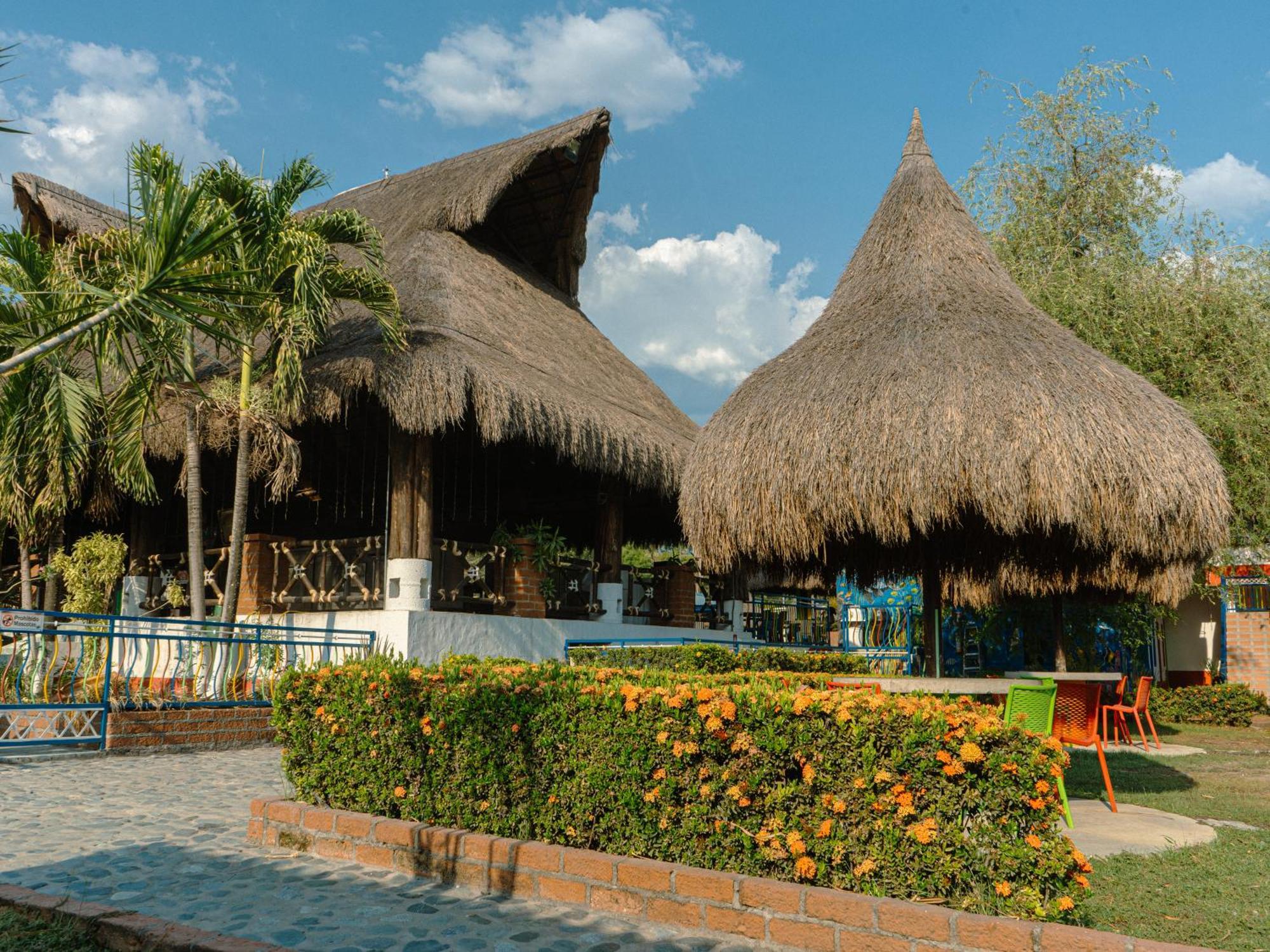 Hotel Acuarela Del Rio サンタ・フェ・デ・アンティオキア エクステリア 写真